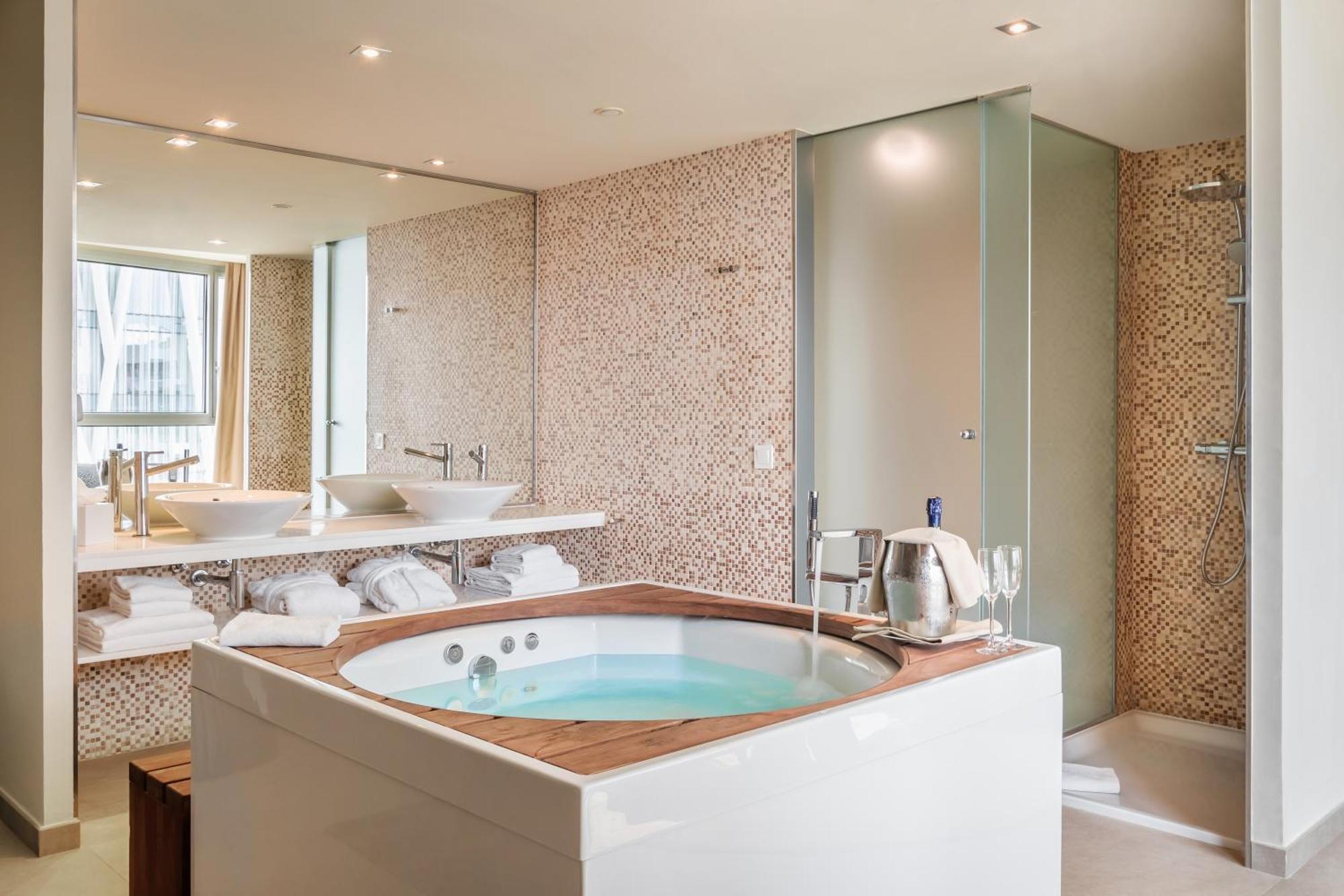 Suite Spa Bath