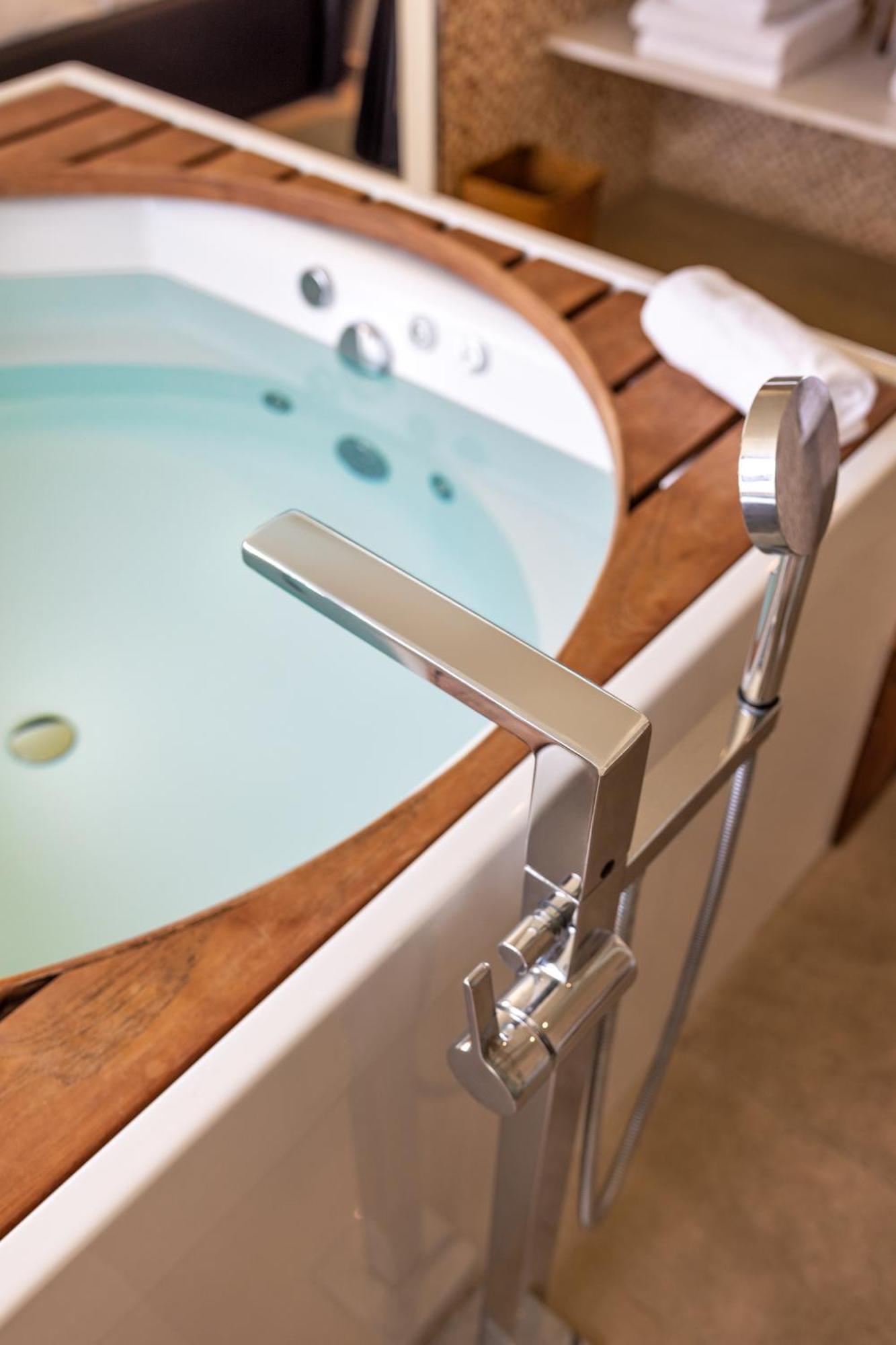 Suite Spa Bath